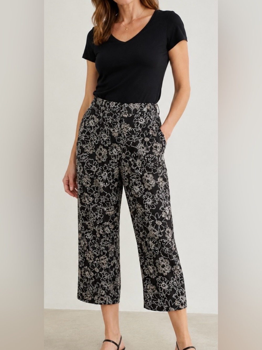 Kim Rogers black floral croc pants with front and back pockets size 10